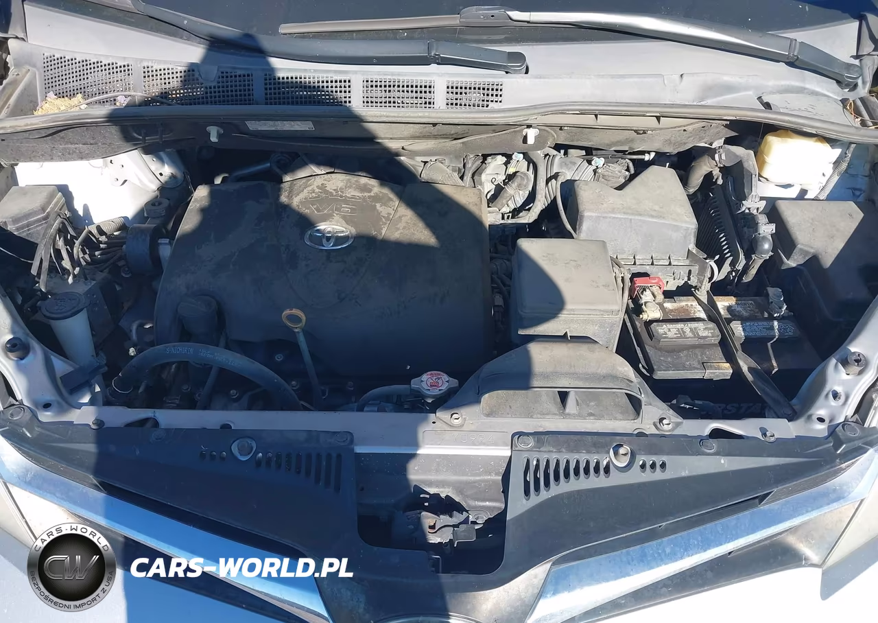 2018 Toyota Sienna Le 8 Passenger VIN:5TDKZ3DCXJS926697 - 10