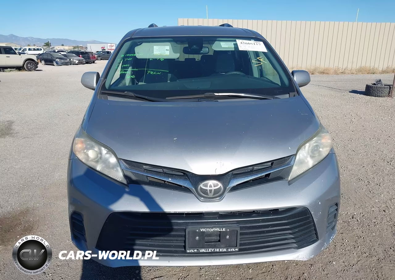 2018 Toyota Sienna Le 8 Passenger VIN:5TDKZ3DCXJS926697 - 12