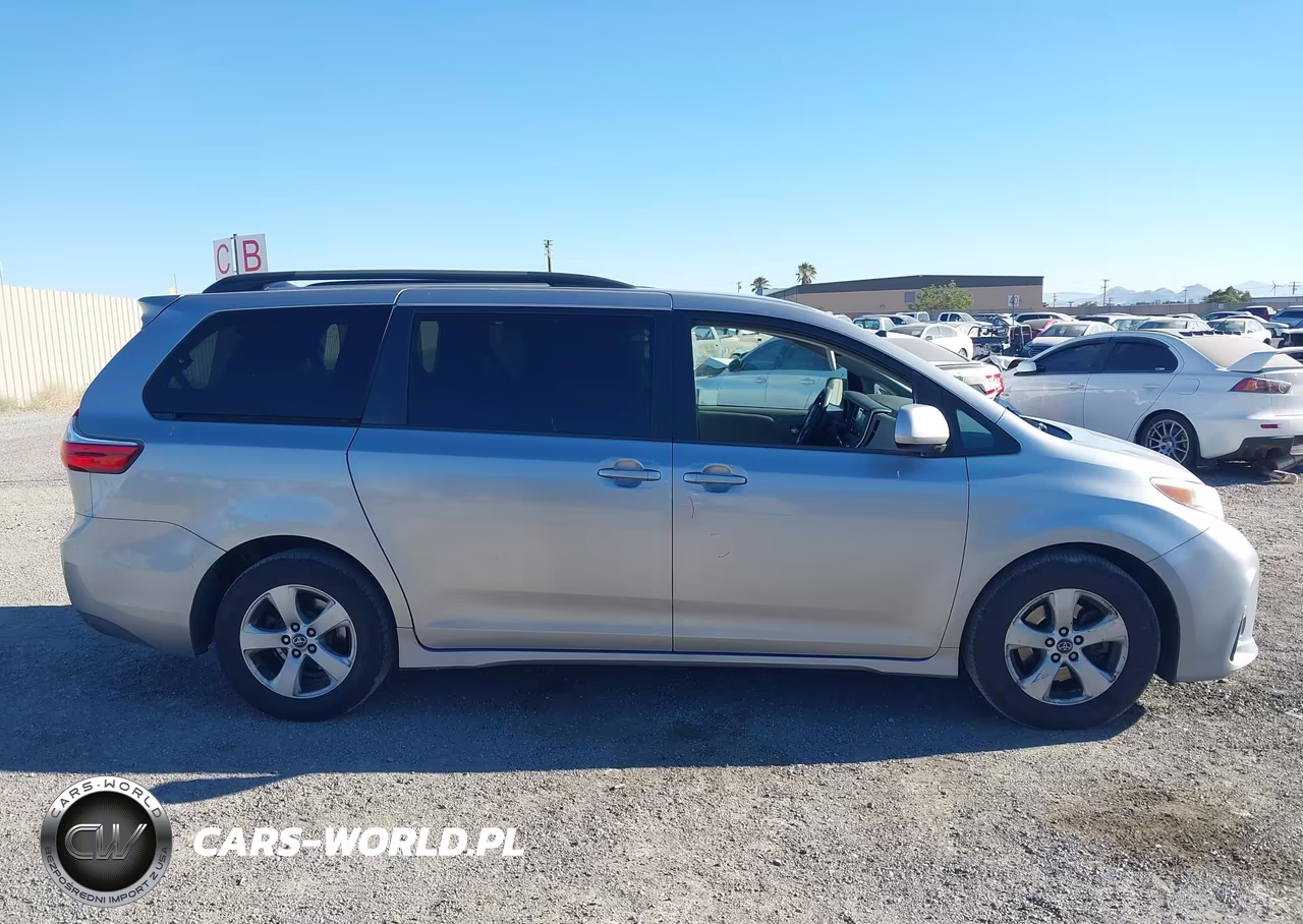 2018 Toyota Sienna Le 8 Passenger VIN:5TDKZ3DCXJS926697 - 13