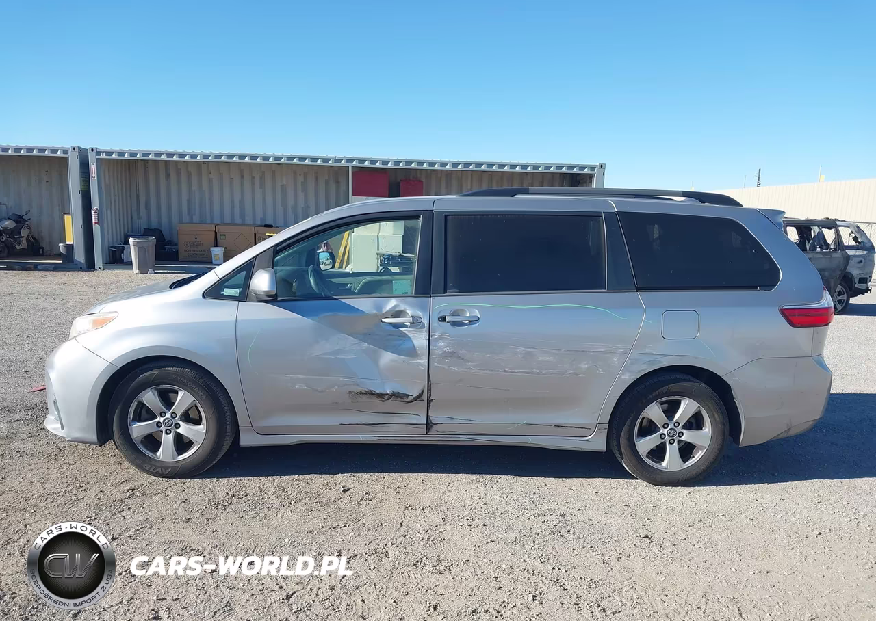 2018 Toyota Sienna Le 8 Passenger VIN:5TDKZ3DCXJS926697 - 14