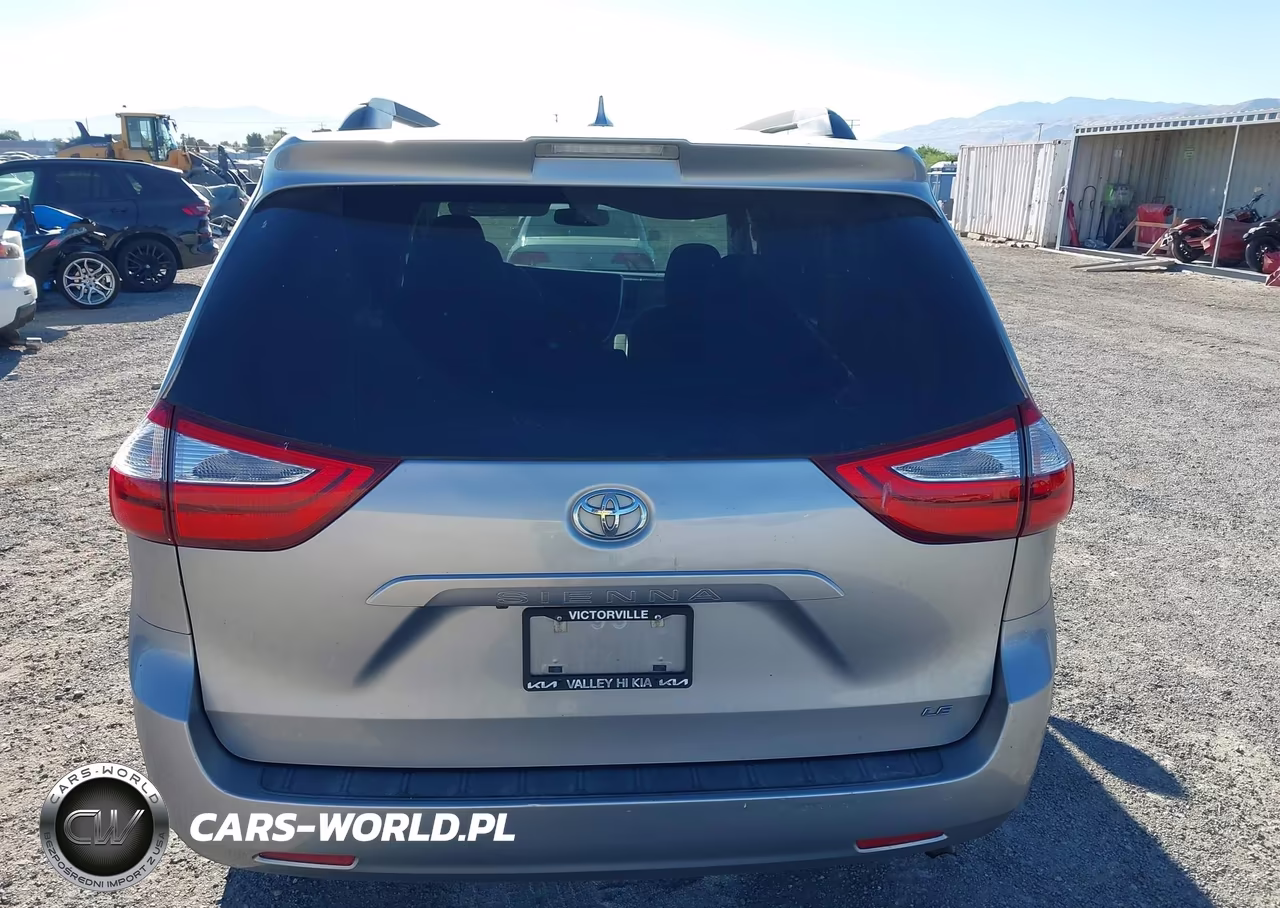 2018 Toyota Sienna Le 8 Passenger VIN:5TDKZ3DCXJS926697 - 16