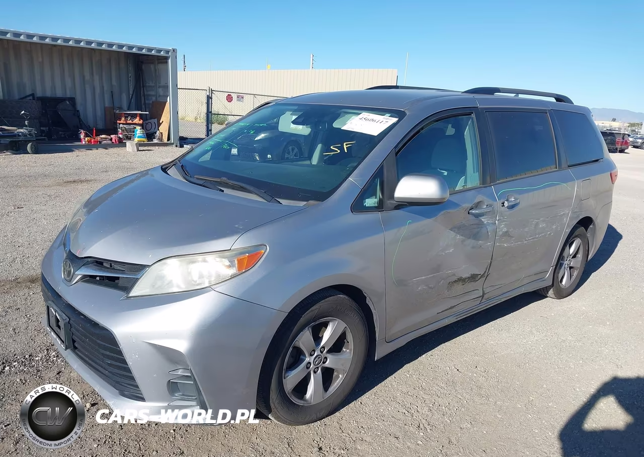 2018 Toyota Sienna Le 8 Passenger VIN:5TDKZ3DCXJS926697 - 2
