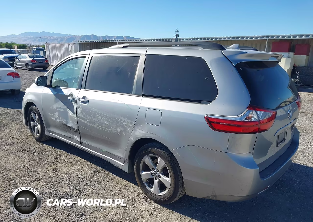 2018 Toyota Sienna Le 8 Passenger VIN:5TDKZ3DCXJS926697 - 3