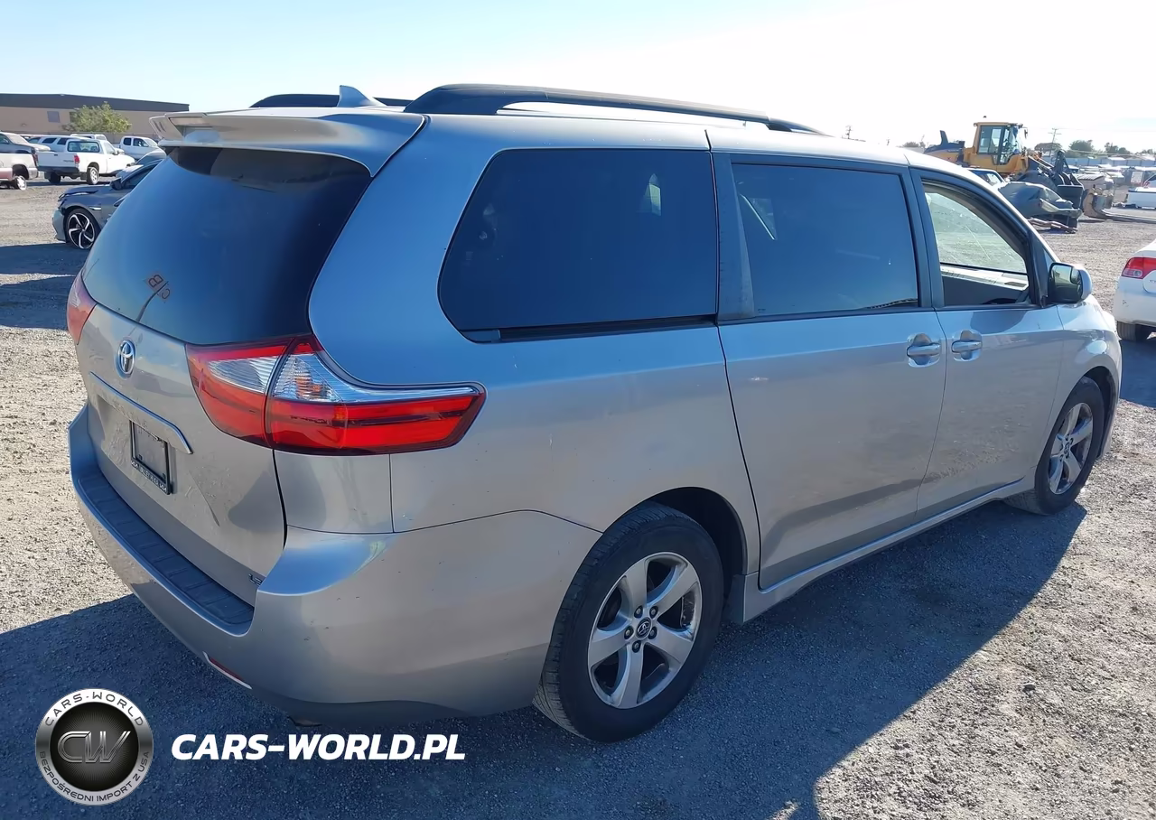 2018 Toyota Sienna Le 8 Passenger VIN:5TDKZ3DCXJS926697 - 4