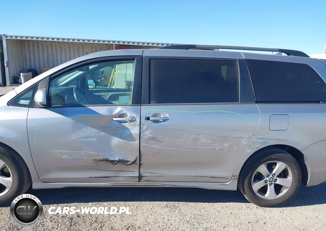 2018 Toyota Sienna Le 8 Passenger VIN:5TDKZ3DCXJS926697 - 6