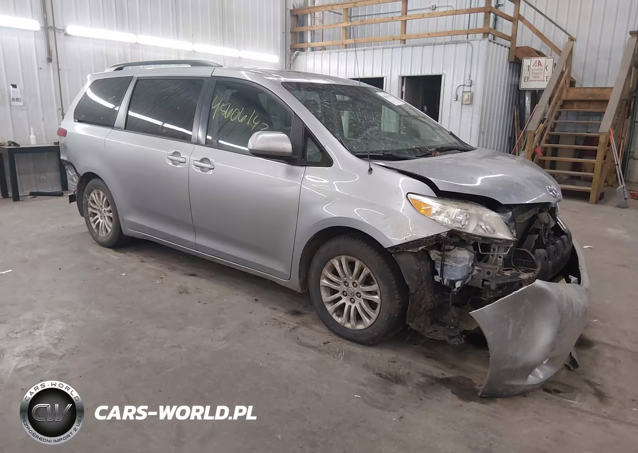 2013 Toyota Sienna Xle V6 8 Passenger – zdjęcie 1 z 18