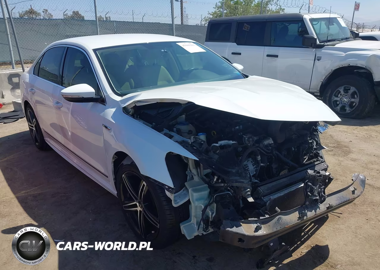 2017 Volkswagen Passat 1.8T R-Line – zdjęcie 1 z 17