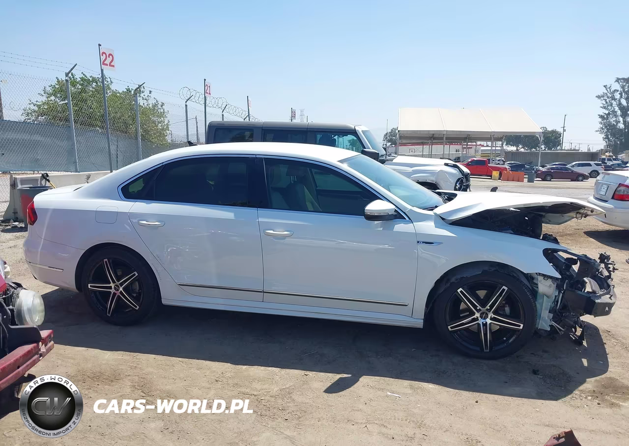 2017 Volkswagen Passat 1.8T R-Line VIN:1VWDT7A34HC032970 - 14