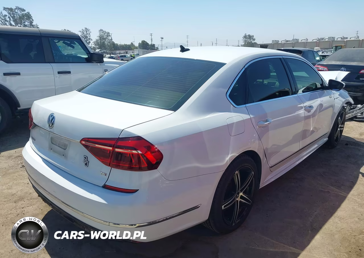 2017 Volkswagen Passat 1.8T R-Line VIN:1VWDT7A34HC032970 - 4