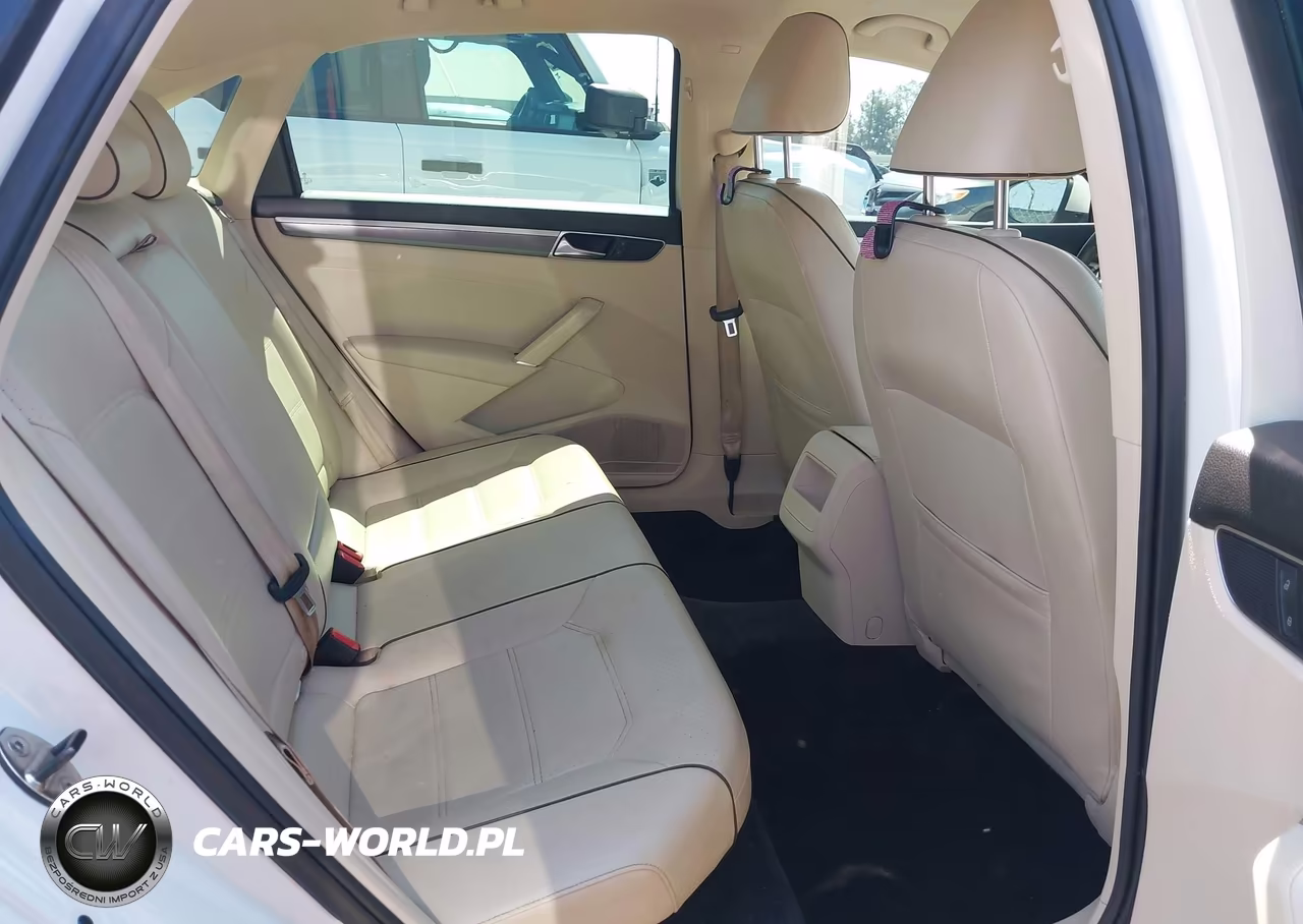 2017 Volkswagen Passat 1.8T R-Line VIN:1VWDT7A34HC032970 - 8