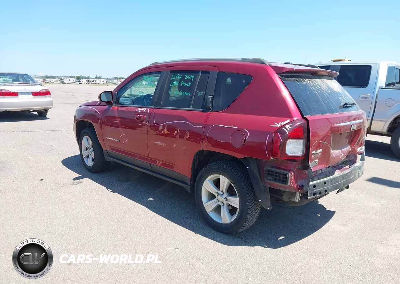 2015 Jeep Compass Latitude VIN:1C4NJDEB6FD332871 - 3