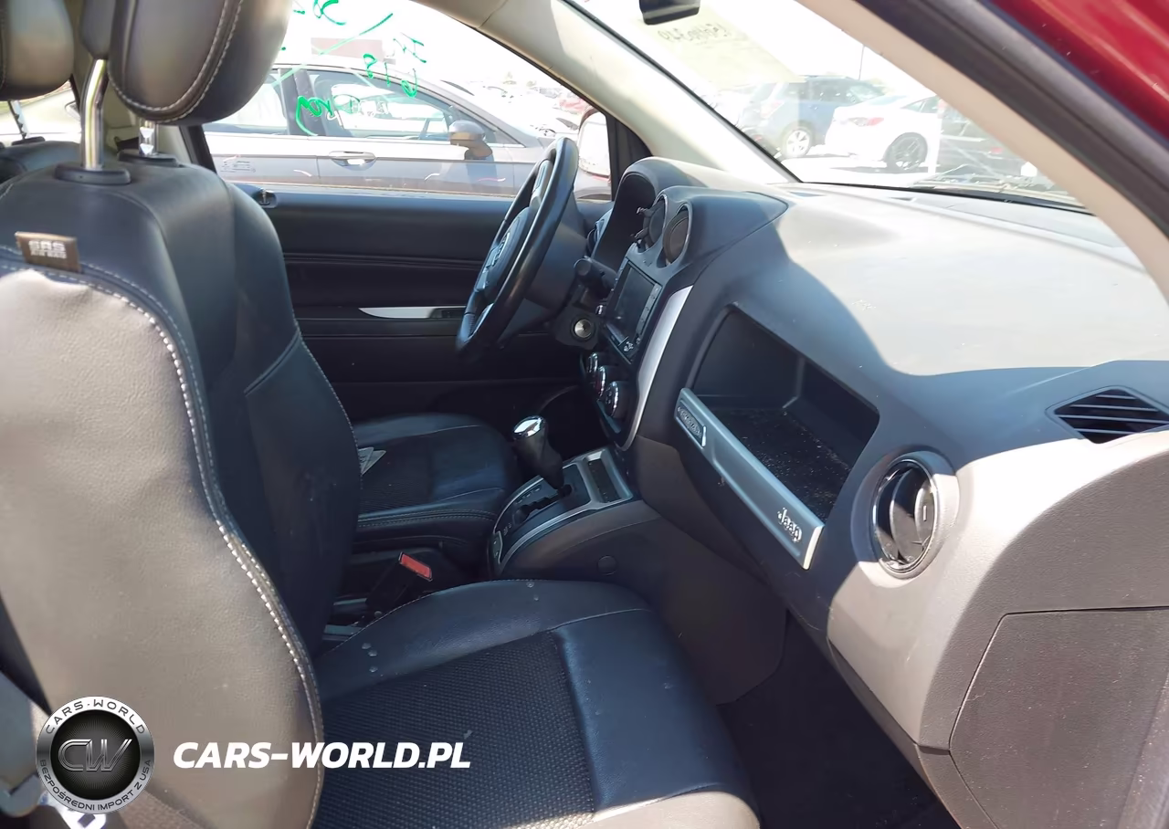 2015 Jeep Compass Latitude VIN:1C4NJDEB6FD332871 - 5