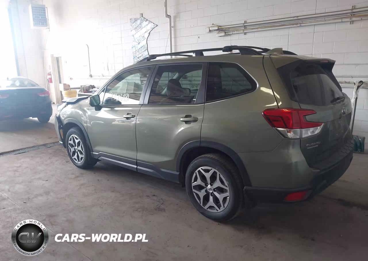 2019 Subaru Forester Premium VIN:JF2SKAEC7KH468213 - 3