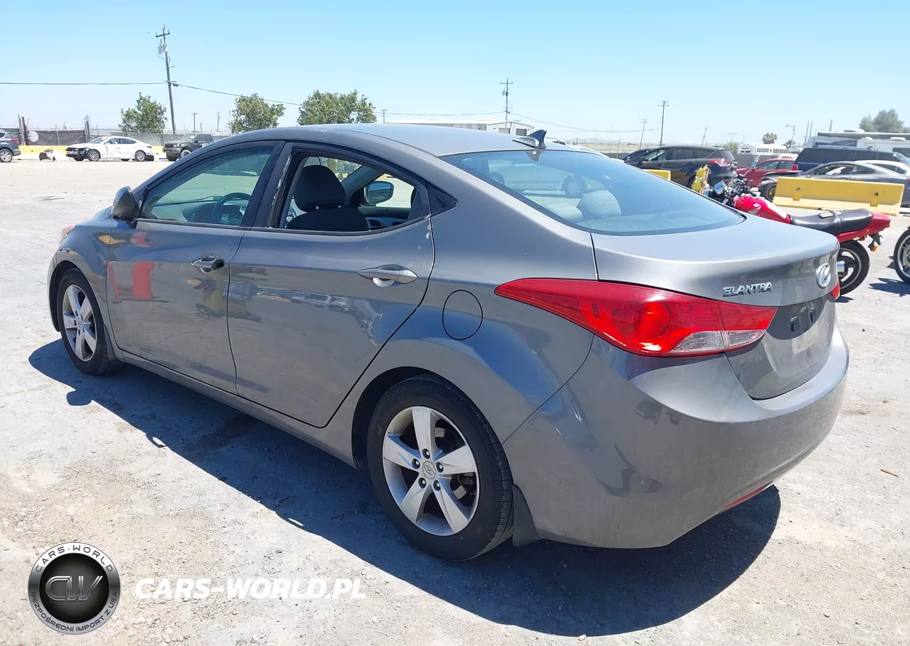 2013 Hyundai Elantra Gls VIN:5NPDH4AE5DH400205 - 3