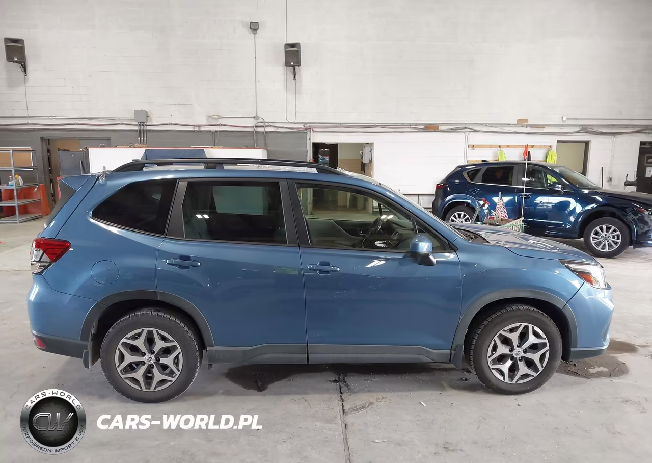 2020 Subaru Forester Premium VIN:JF2SKAJCXLH491315 - 13