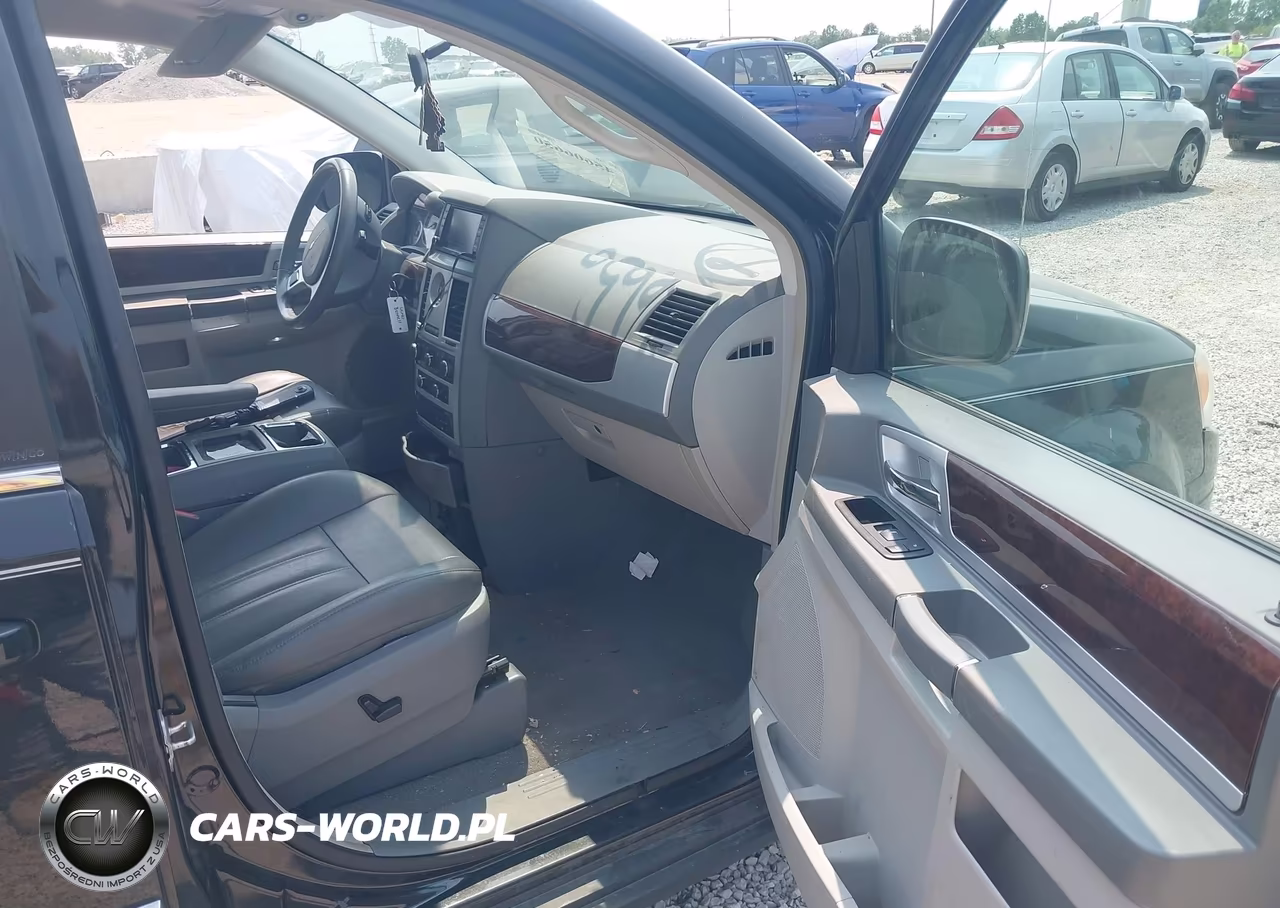 2010 Chrysler Town & Country Touring VIN:2A4RR5DX3AR124265 - 5