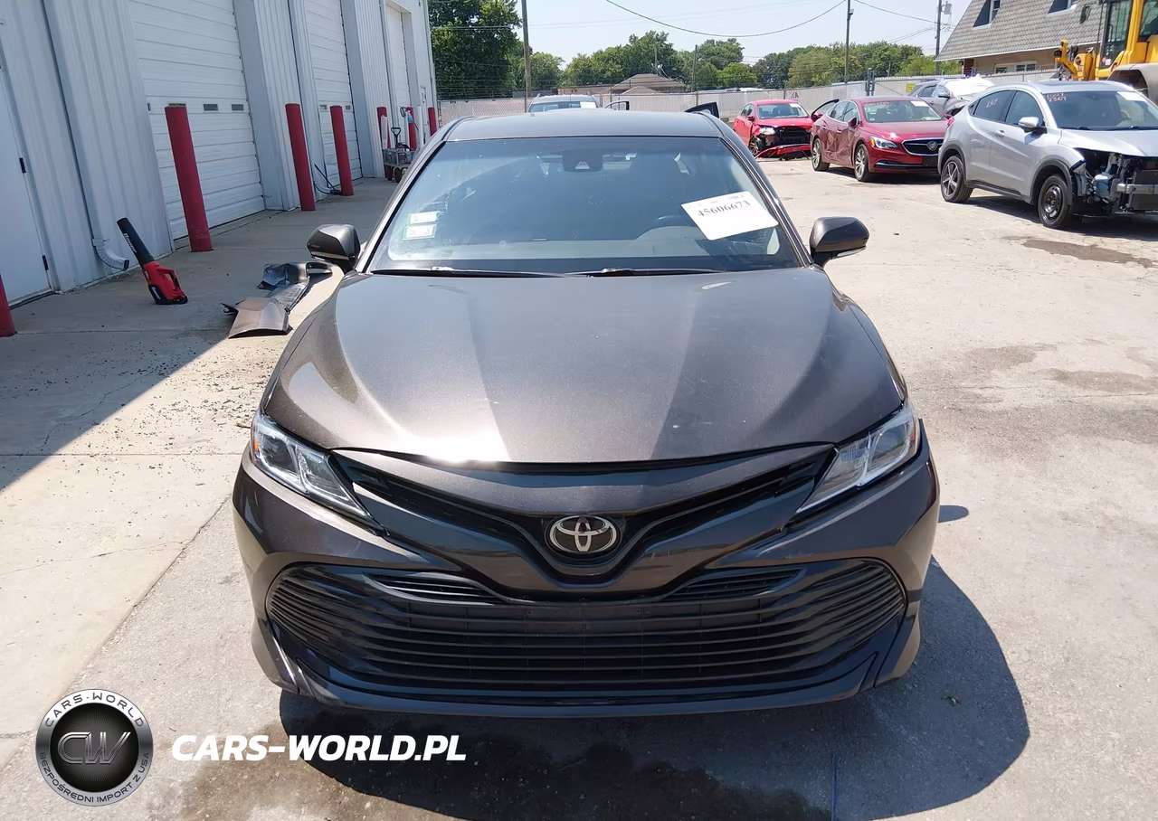 2018 Toyota Camry Le VIN:4T1B11HK9JU115915 - 13