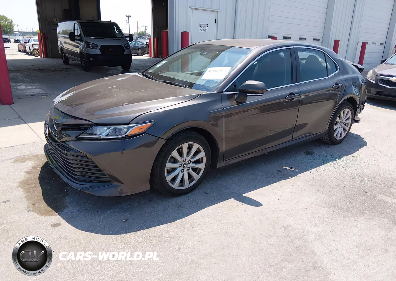 2018 Toyota Camry Le VIN:4T1B11HK9JU115915 - 2
