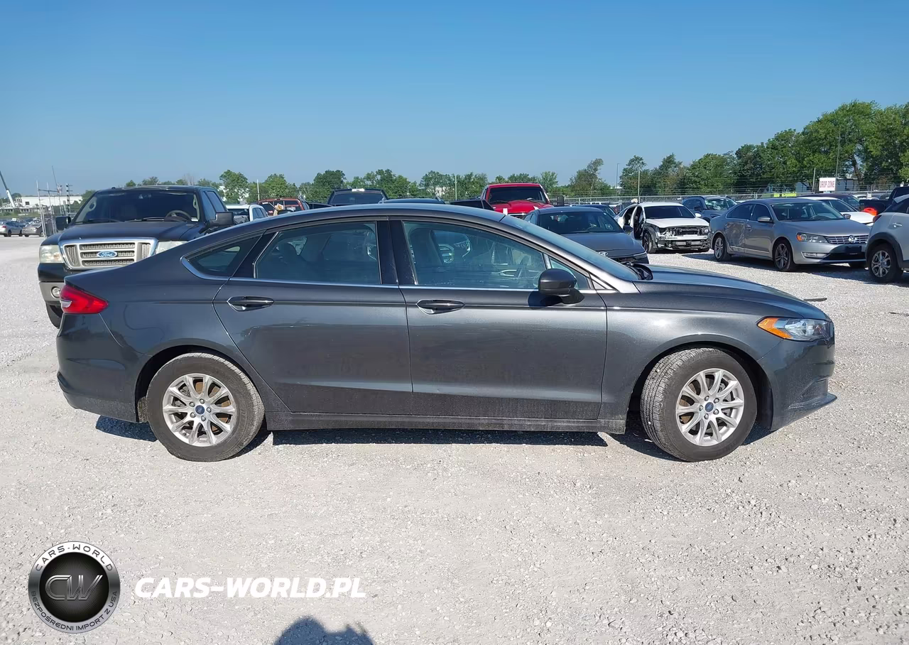 2018 Ford Fusion S VIN:3FA6P0G78JR150177 - 13