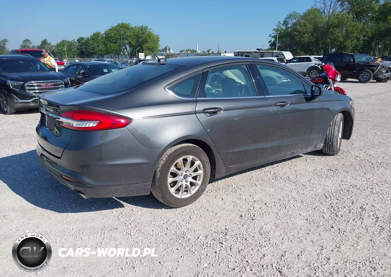 2018 Ford Fusion S VIN:3FA6P0G78JR150177 - 4