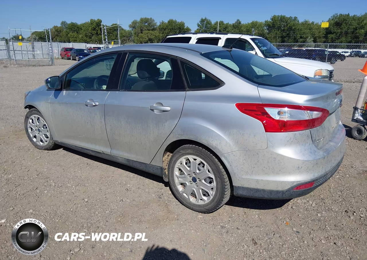 2012 Ford Focus Se VIN:1FAHP3F28CL440405 - 3