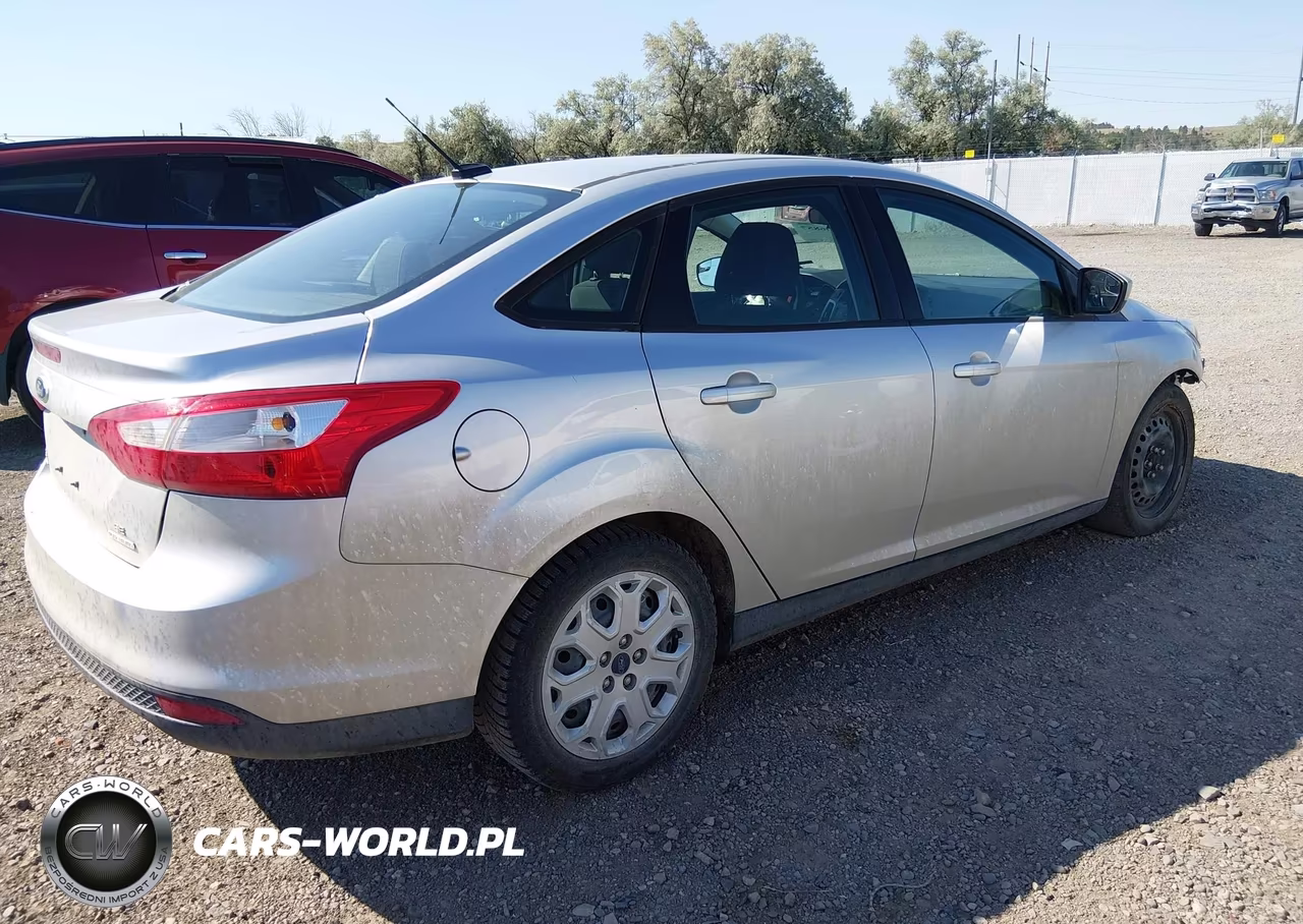 2012 Ford Focus Se VIN:1FAHP3F28CL440405 - 4