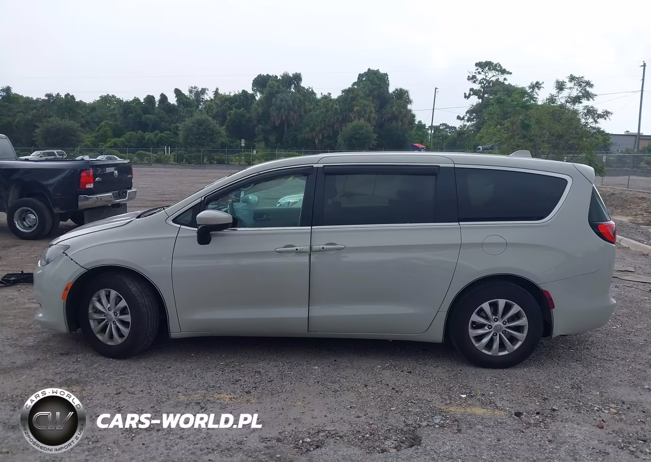 2017 Chrysler Pacifica Touring VIN:2C4RC1DG2HR771170 - 14
