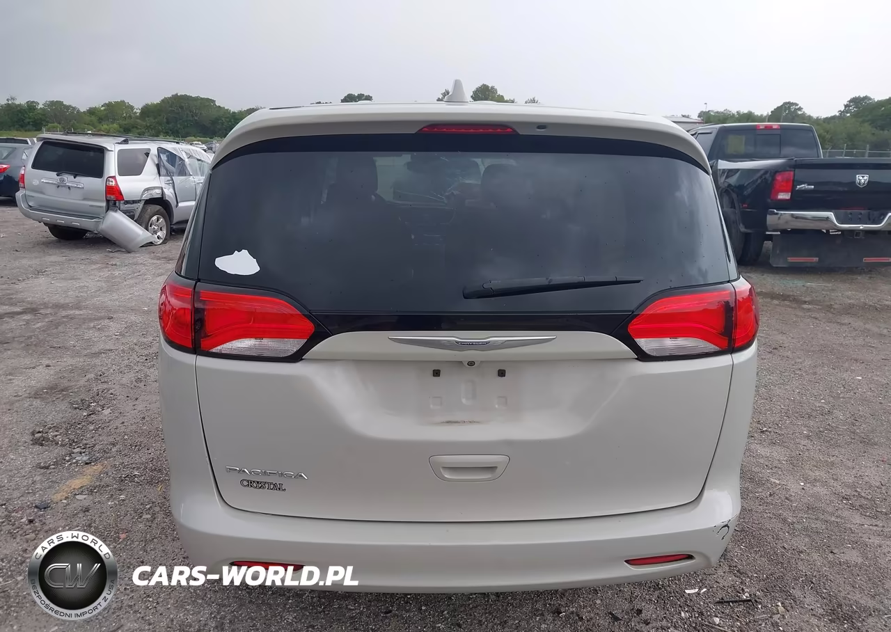 2017 Chrysler Pacifica Touring VIN:2C4RC1DG2HR771170 - 16