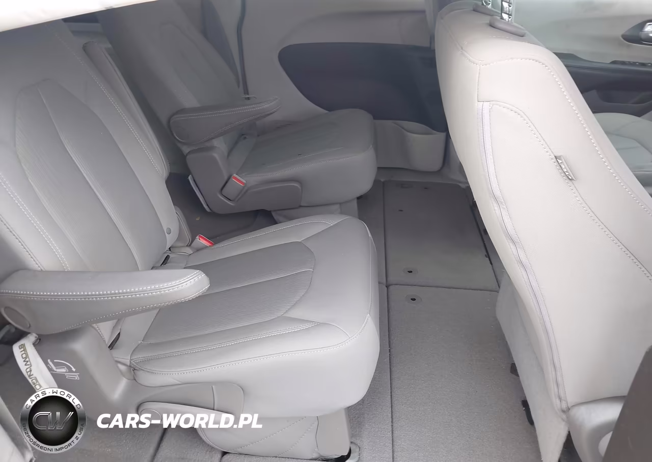 2017 Chrysler Pacifica Touring VIN:2C4RC1DG2HR771170 - 8