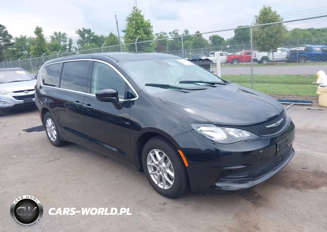 2022 Chrysler Voyager Lx