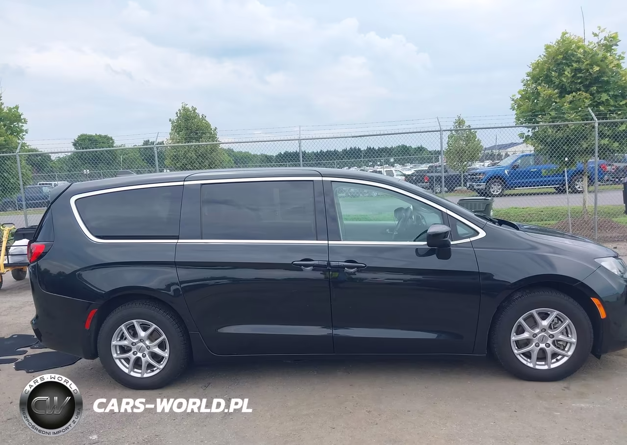 2022 Chrysler Voyager Lx VIN:2C4RC1CG4NR165978 - 13