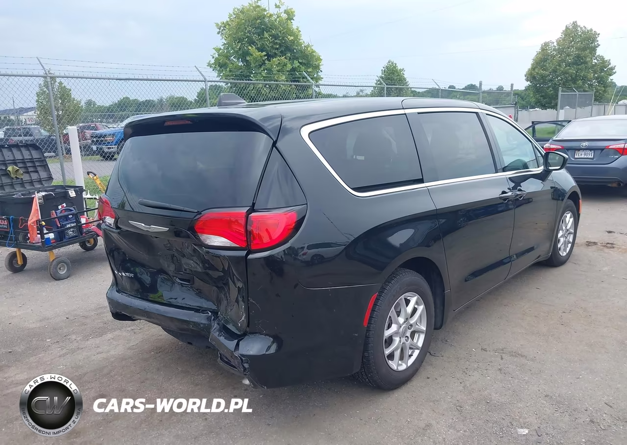 2022 Chrysler Voyager Lx VIN:2C4RC1CG4NR165978 - 4