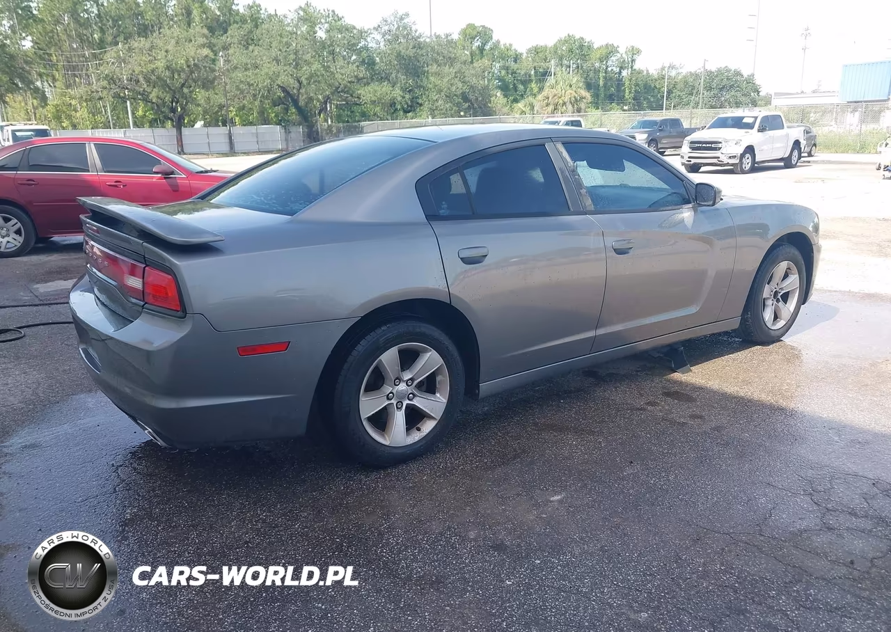 2011 Dodge Charger VIN:2B3CL3CG4BH607517 - 4