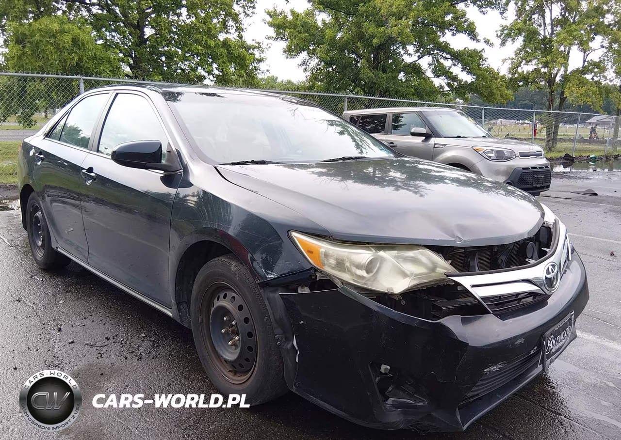 2012 Toyota Camry Le – zdjęcie 1 z 16