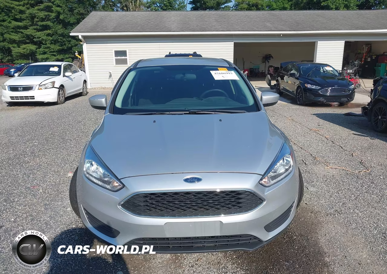 2018 Ford Focus Se VIN:1FADP3K29JL301160 - 13