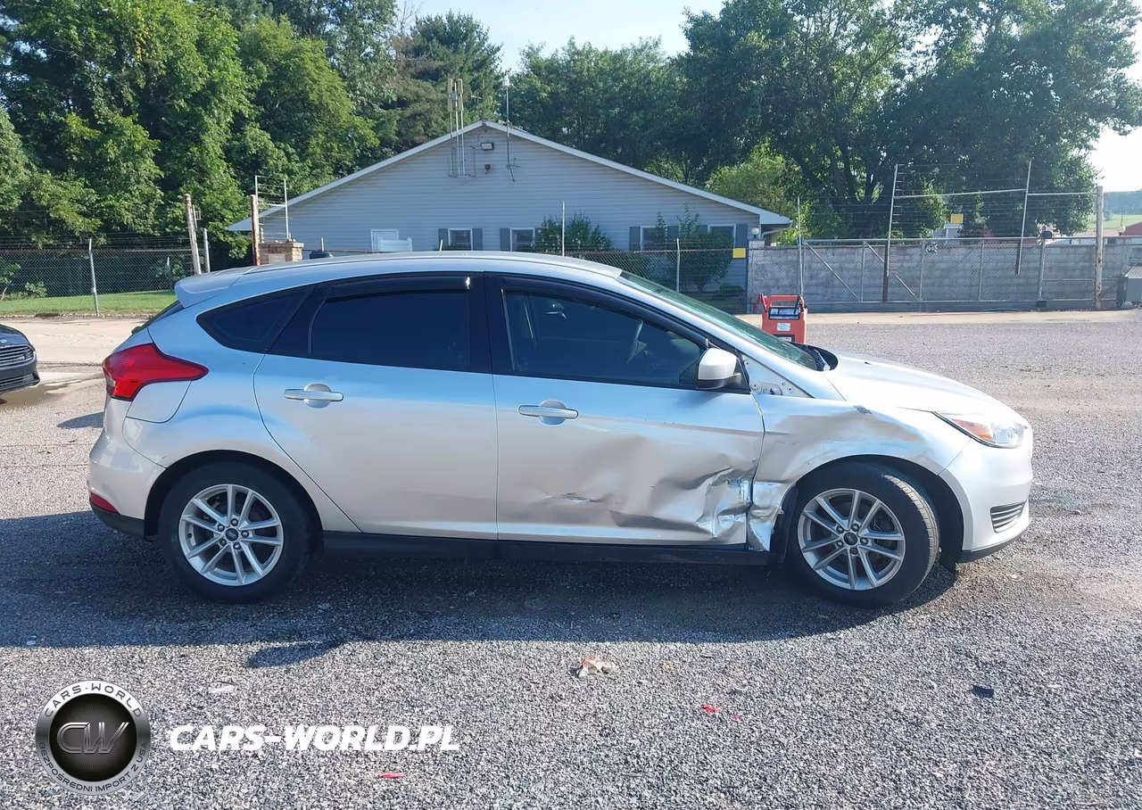 2018 Ford Focus Se VIN:1FADP3K29JL301160 - 14