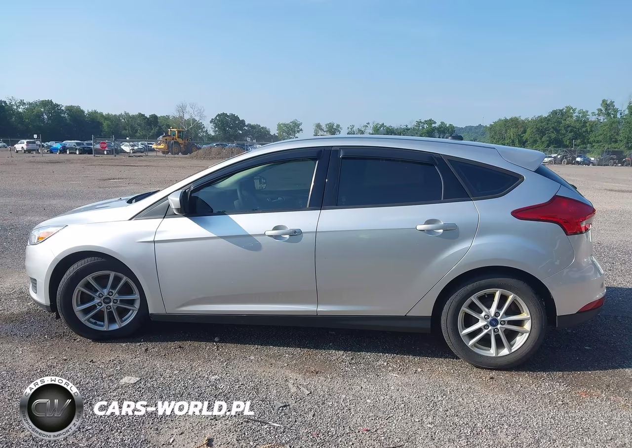 2018 Ford Focus Se VIN:1FADP3K29JL301160 - 15