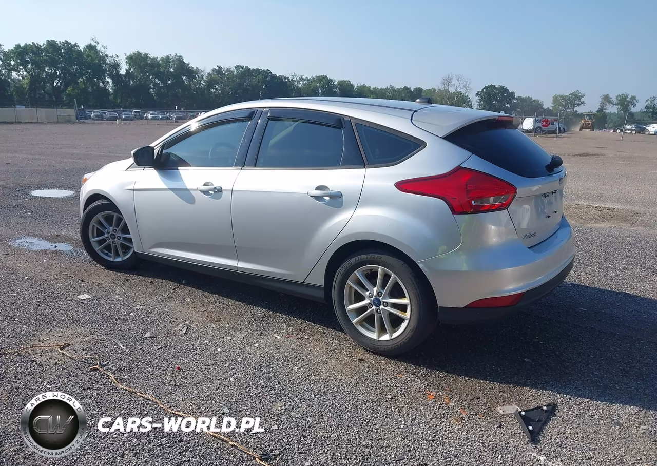 2018 Ford Focus Se VIN:1FADP3K29JL301160 - 3