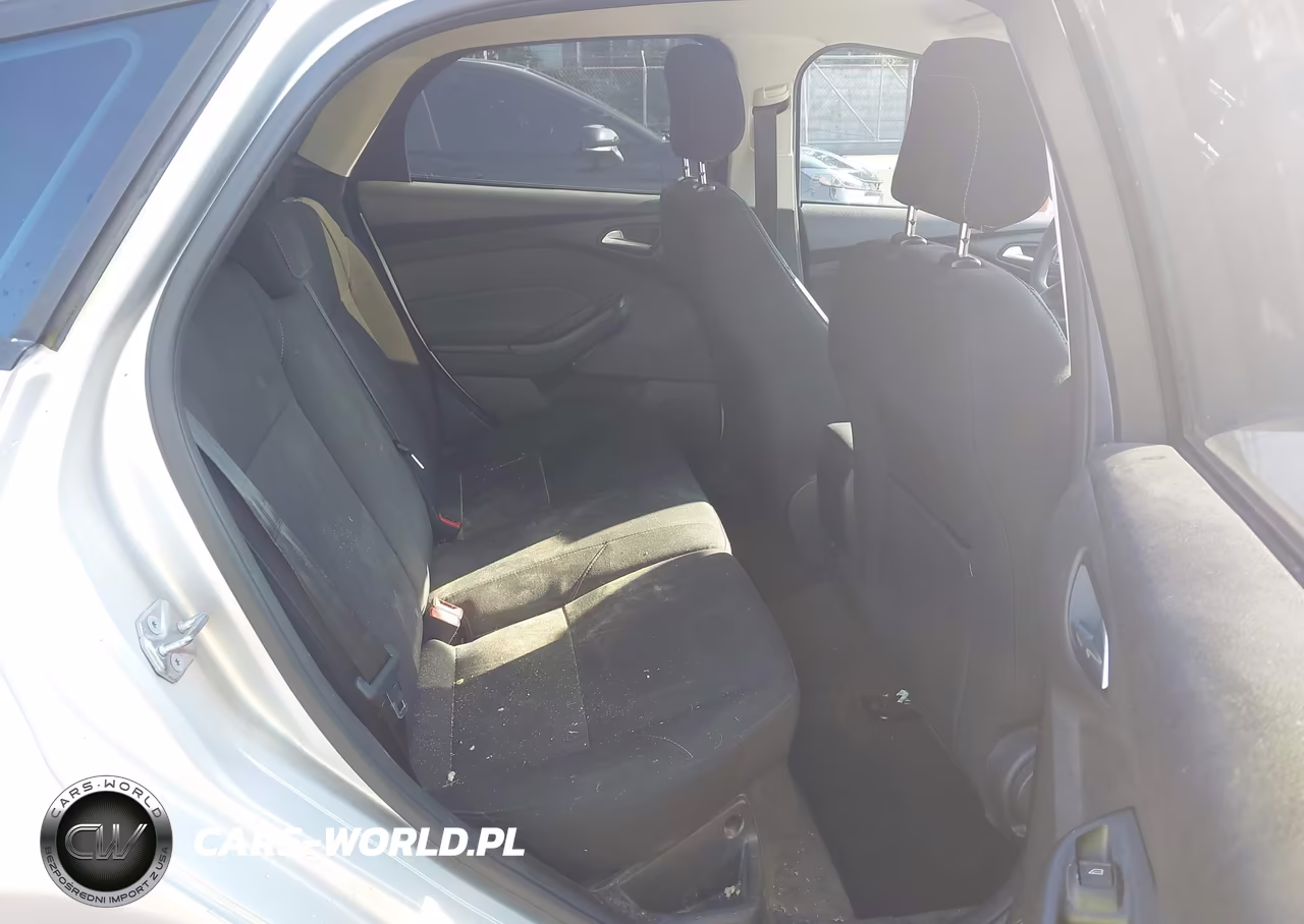 2018 Ford Focus Se VIN:1FADP3K29JL301160 - 8