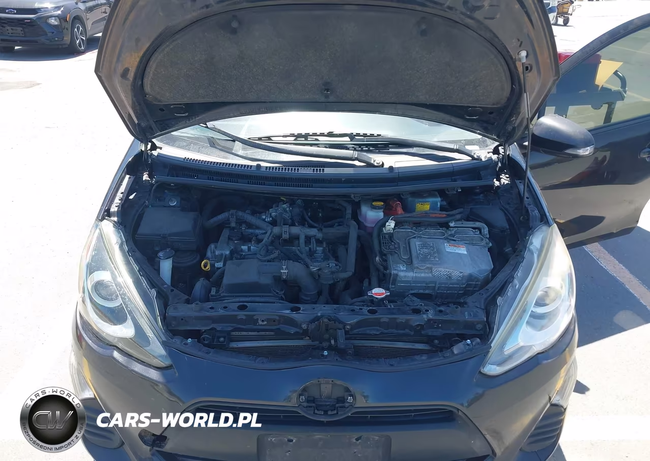 2016 Toyota Prius C Two VIN:JTDKDTB33G1123303 - 10