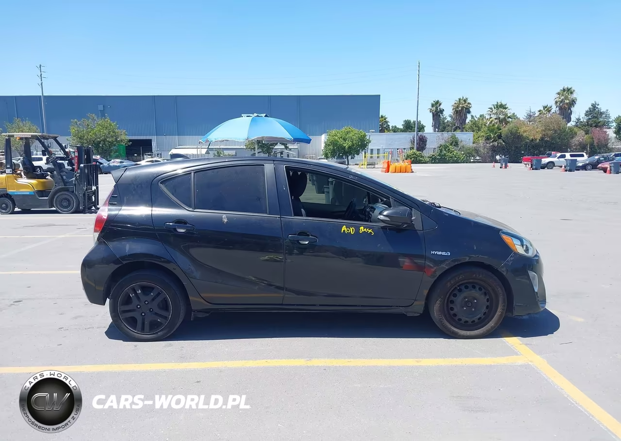 2016 Toyota Prius C Two VIN:JTDKDTB33G1123303 - 13