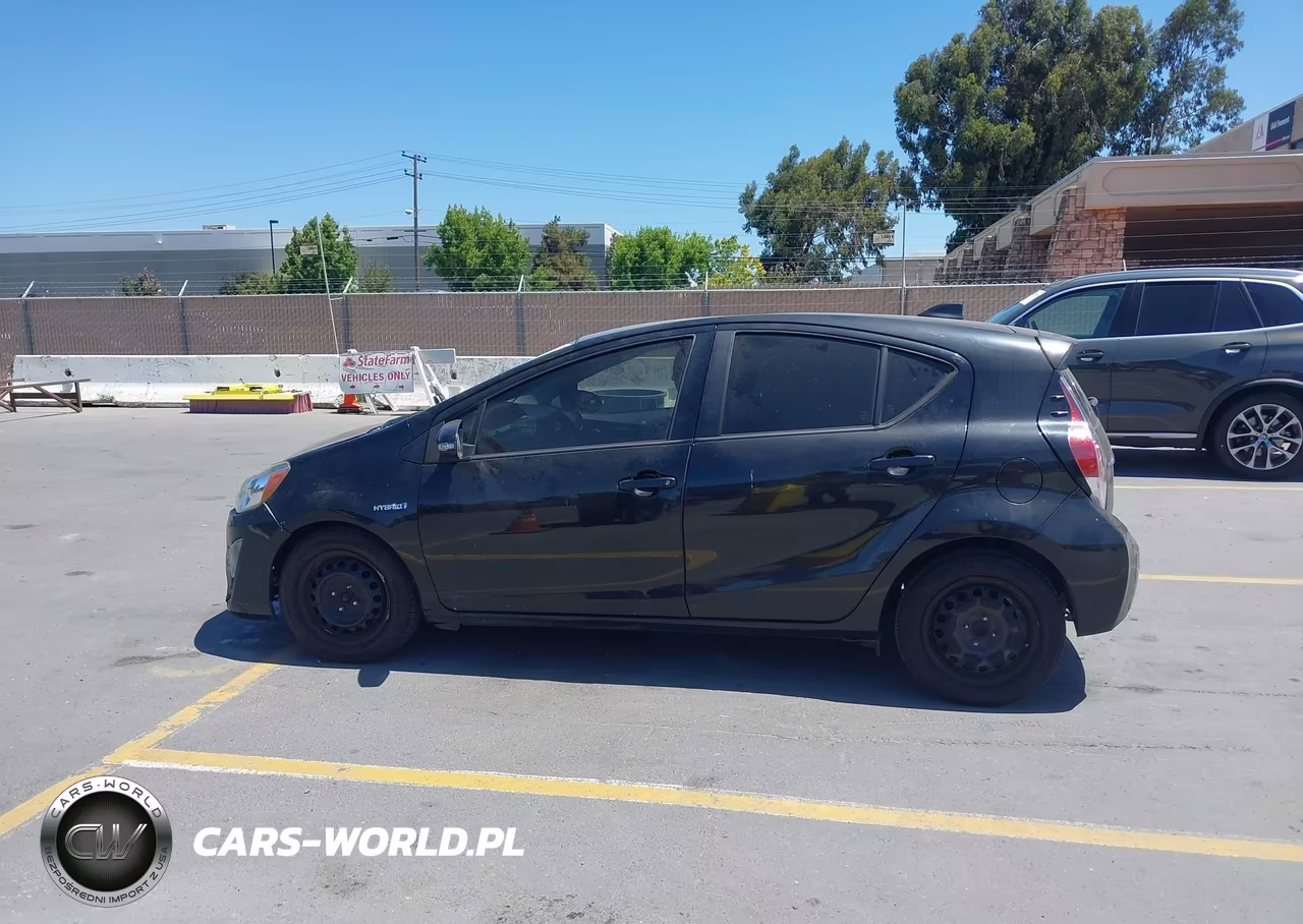 2016 Toyota Prius C Two VIN:JTDKDTB33G1123303 - 14