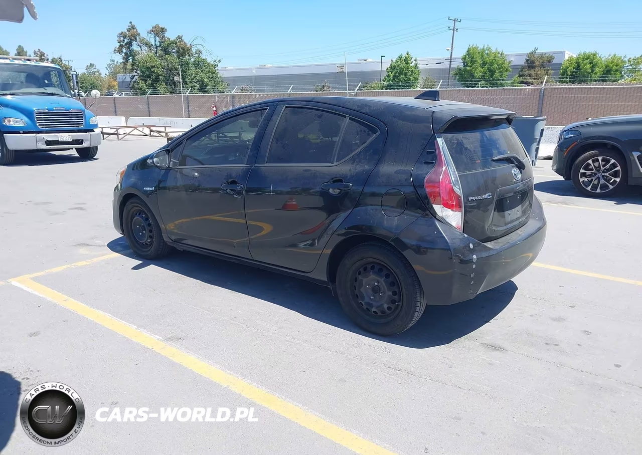 2016 Toyota Prius C Two VIN:JTDKDTB33G1123303 - 3