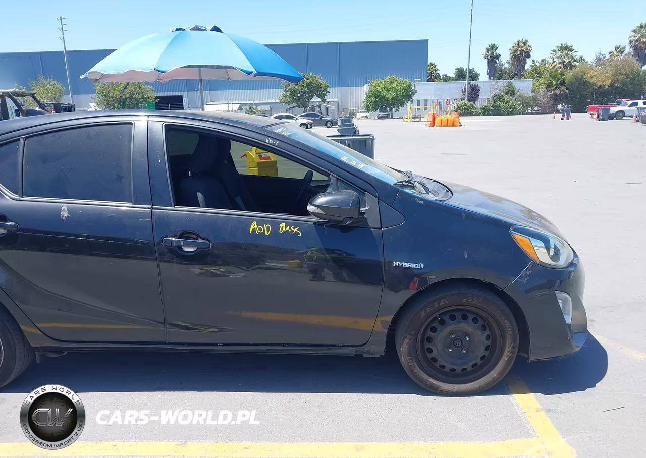 2016 Toyota Prius C Two VIN:JTDKDTB33G1123303 - 6