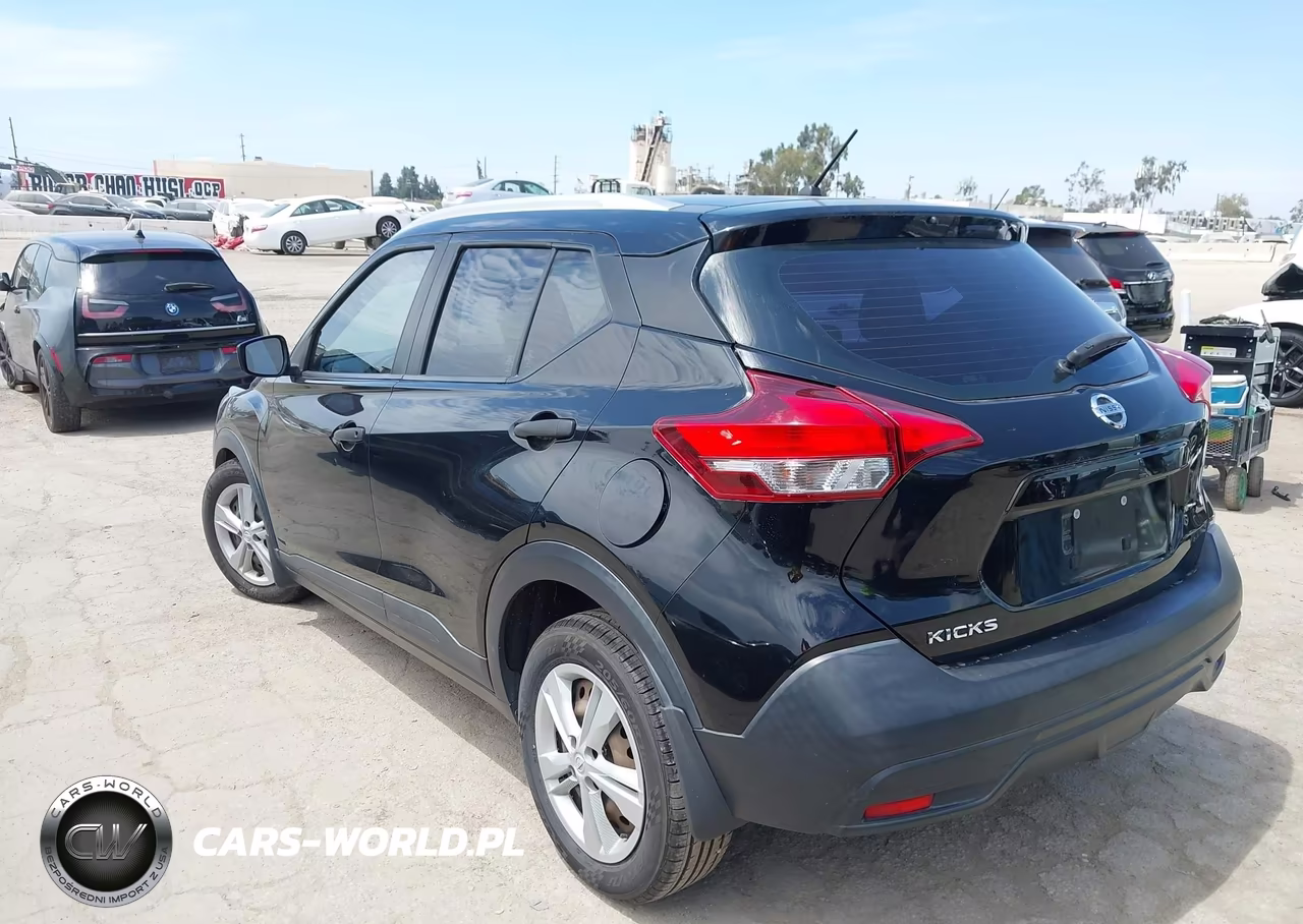 2018 Nissan Kicks S VIN:3N1CP5CU9JL502050 - 3