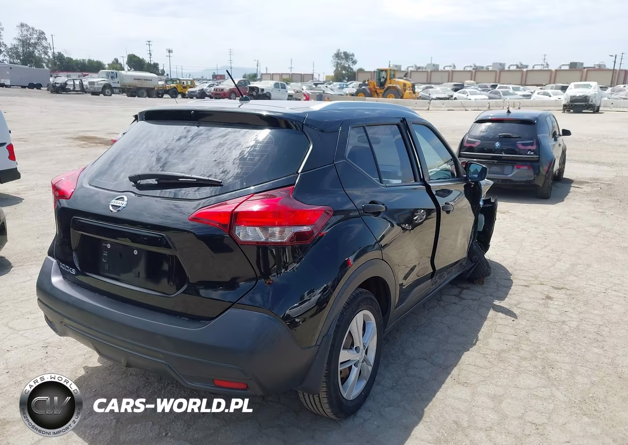 2018 Nissan Kicks S VIN:3N1CP5CU9JL502050 - 4