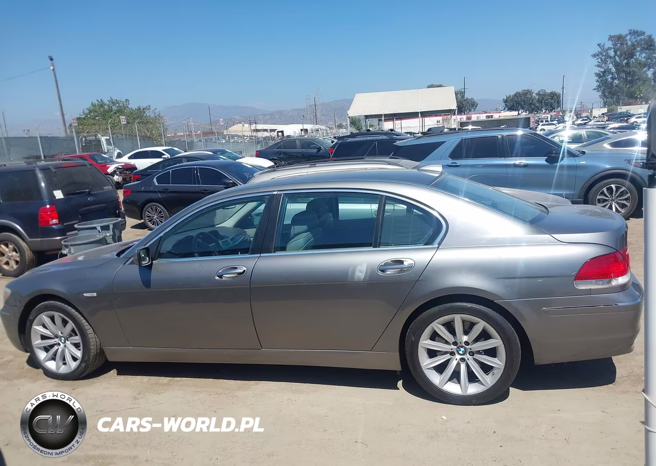 2007 BMW 750Li VIN:WBAHN83517DT76118 - 14