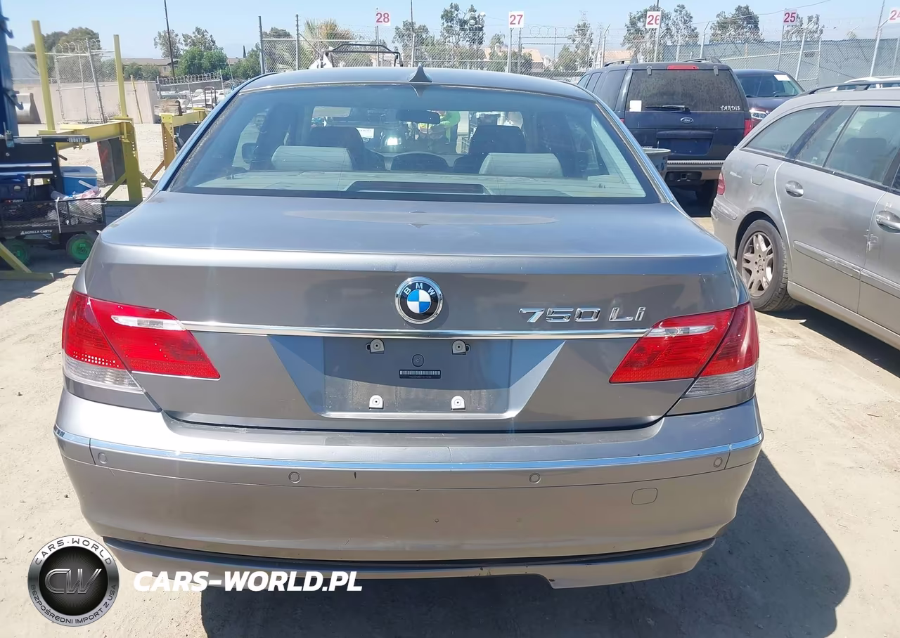 2007 BMW 750Li VIN:WBAHN83517DT76118 - 16
