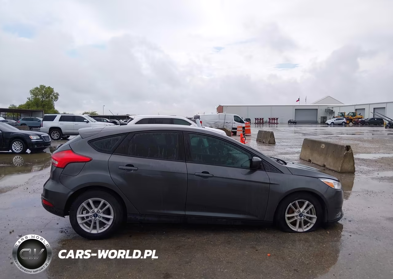 2018 Ford Focus Se VIN:1FADP3K28JL292838 - 13