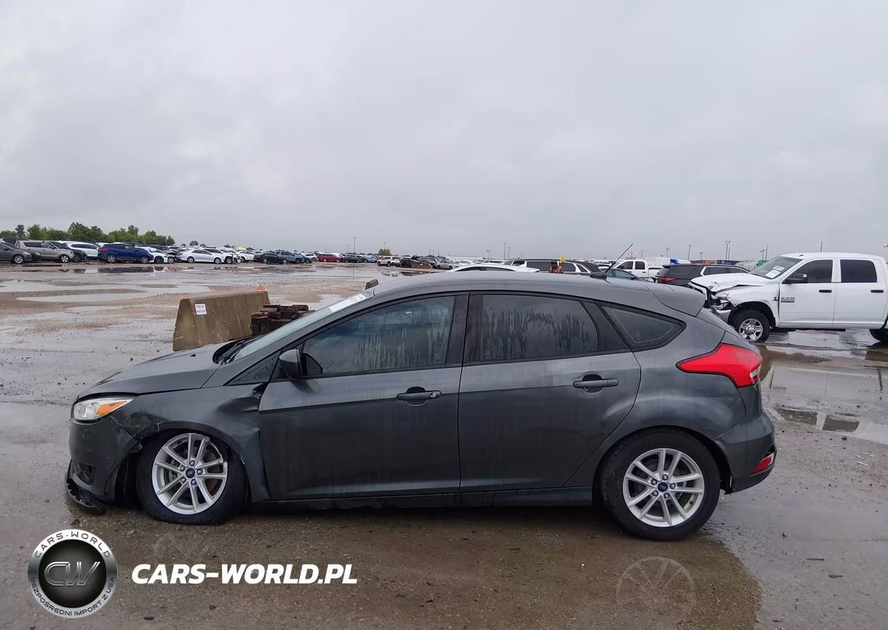 2018 Ford Focus Se VIN:1FADP3K28JL292838 - 14